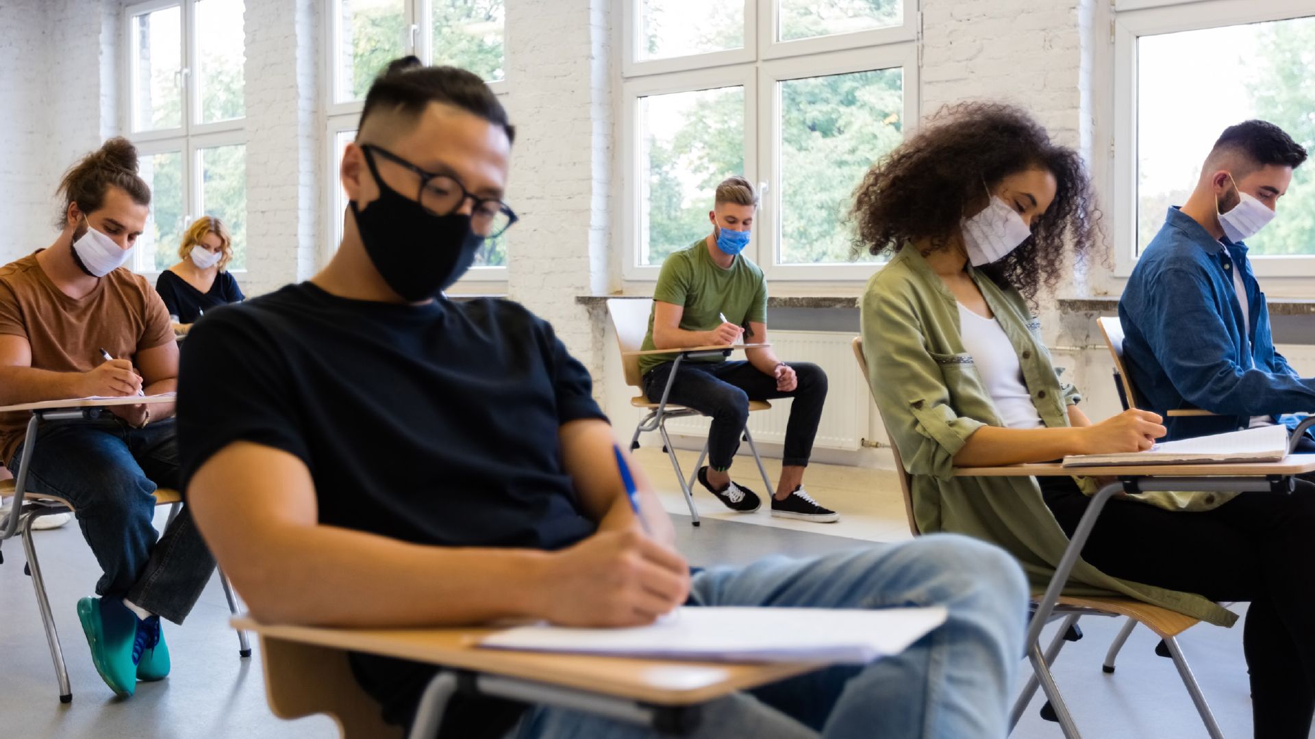 Az oktatás újranyitása - Higher Ed Image