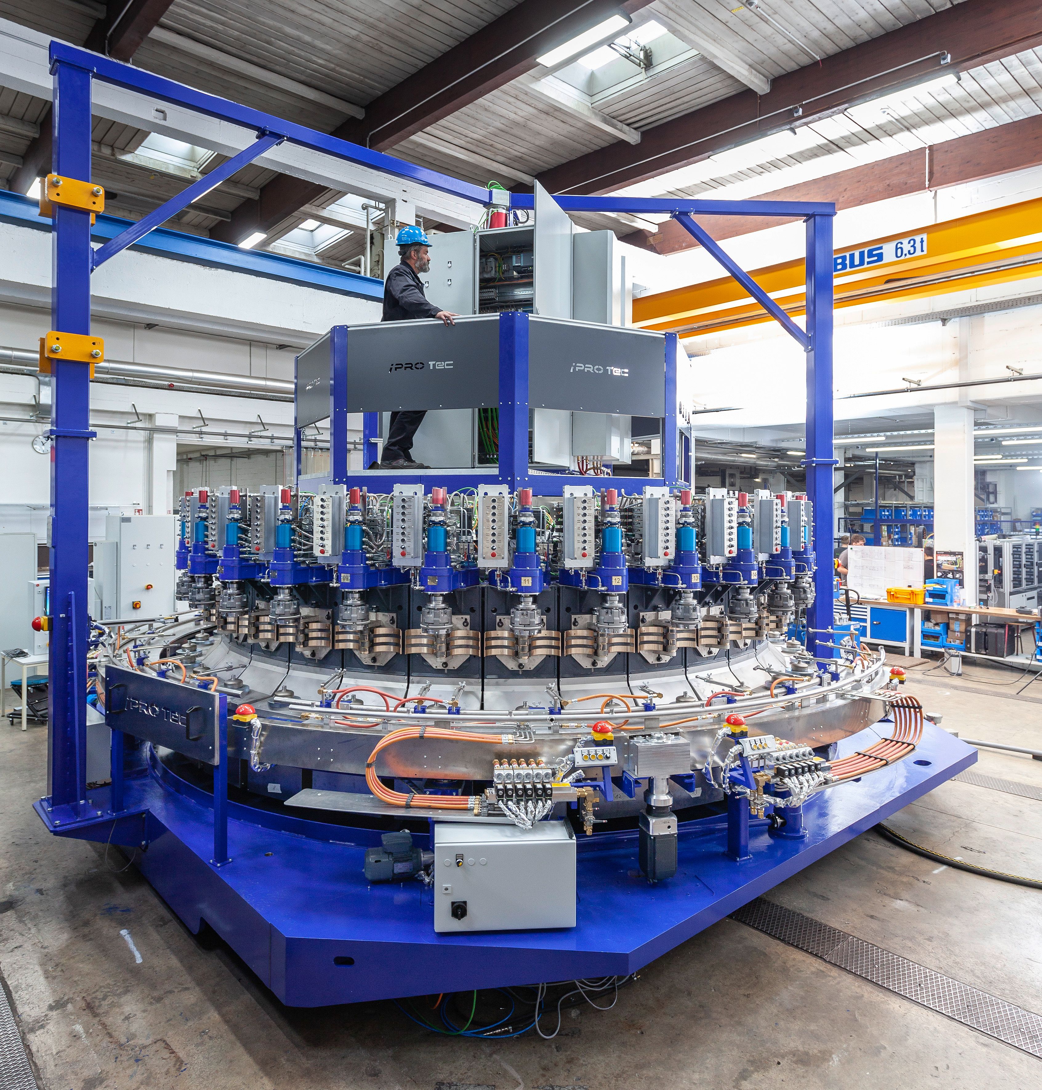 Glass blowing machine from Iprotec