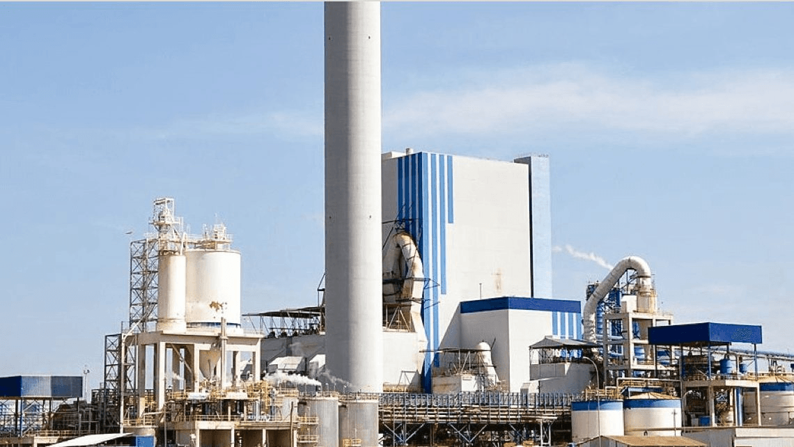 Egy ipari energiaüzem külső képe.