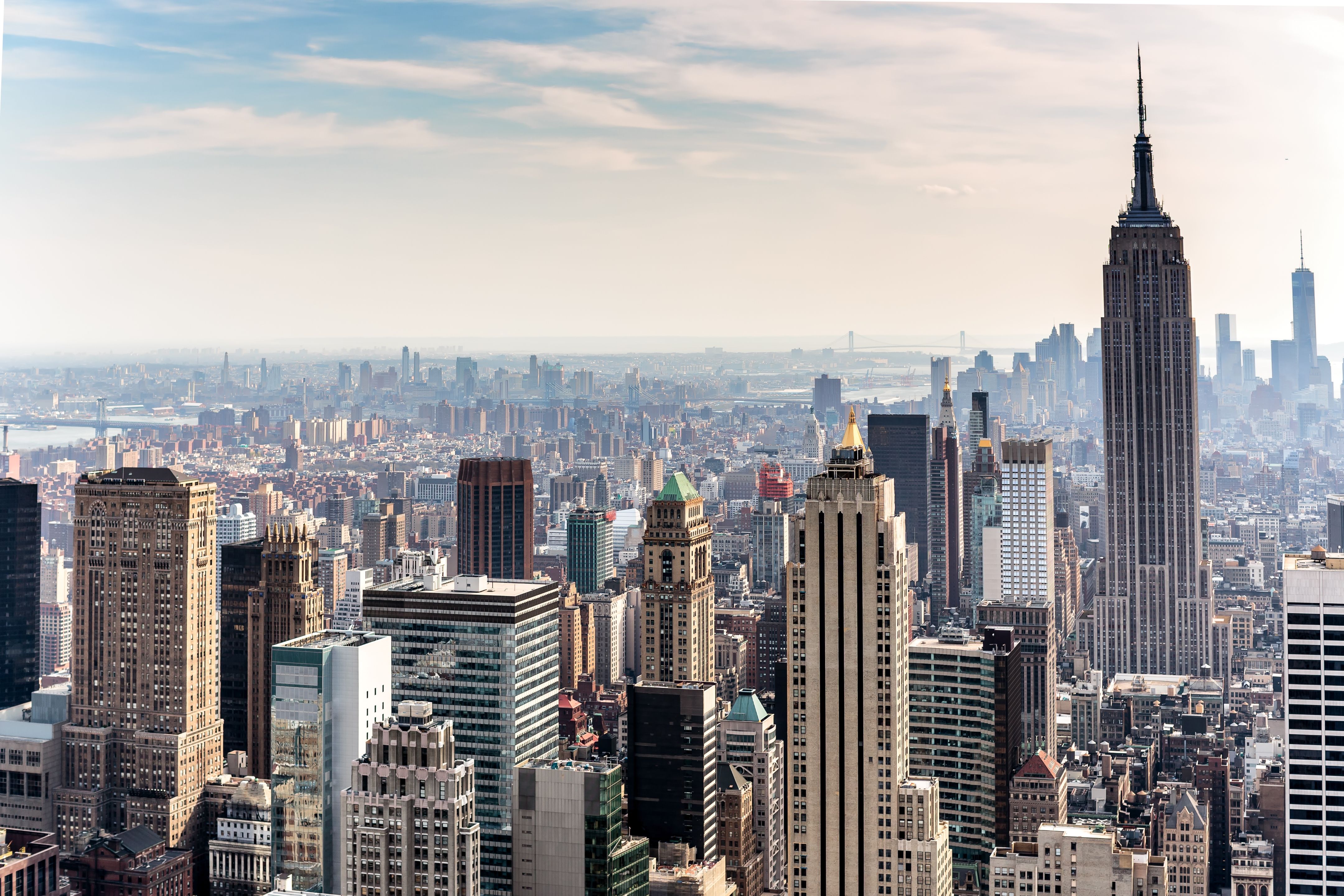 New York City látképe az Empire State Buildinggel, USA