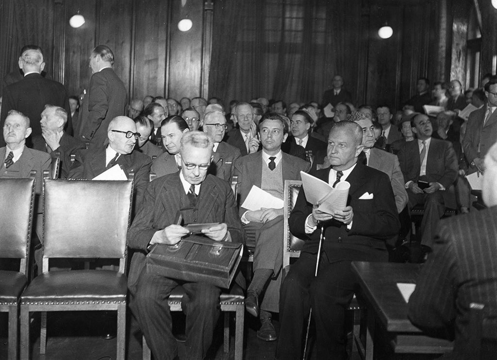 Annual Shareholders' Meeting 1957