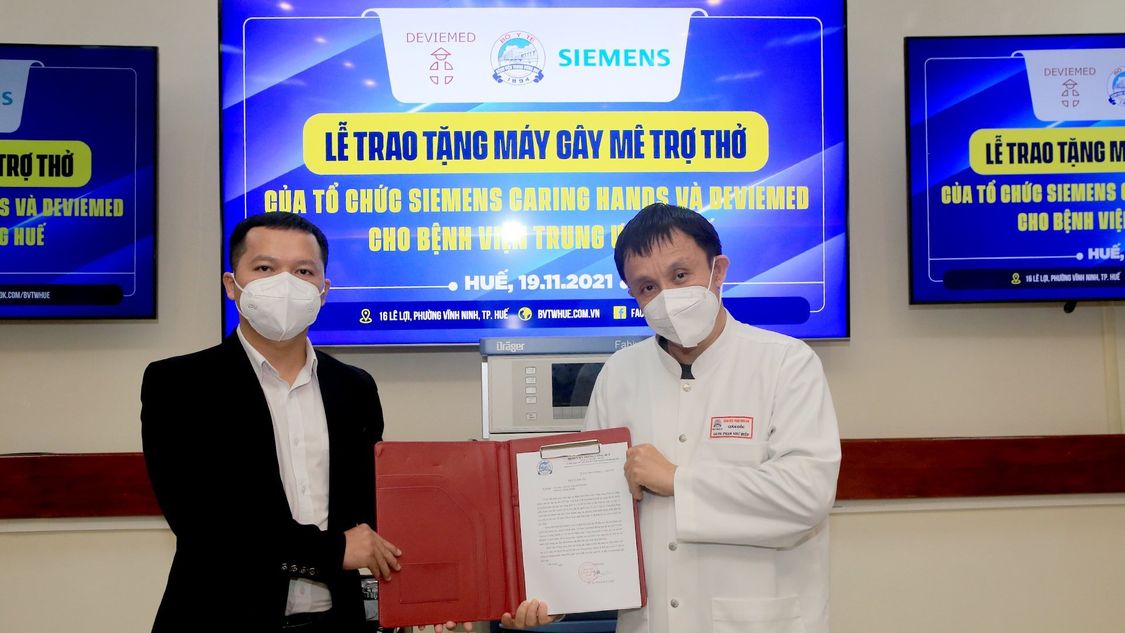 Siemens Caring Hands donates medical equipment to hospitals in Vietnam to fight COVID-19