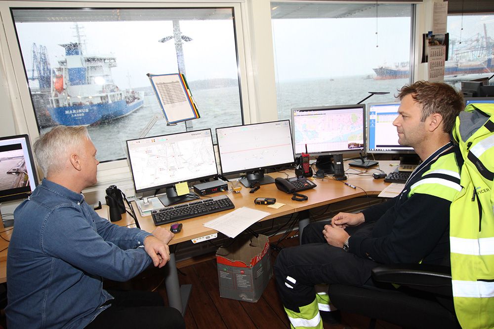 Mikael Tunberg, teknisk förvaltare för instrument och automation på Göteborgs Hamn, och Martin Svensson, säkerhetssamordnare på Göteborgs Hamn.