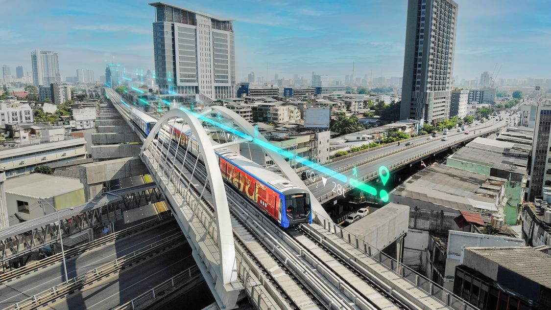 Bild des Bahnverkehrs der Blue Line Metro in Bangkok