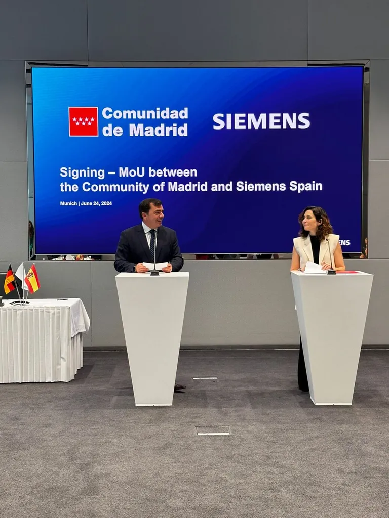 Siemens y la CAM firman un acuerdo para impulsar el talento industrial en  Madrid | Prensa | Empresa | Siemens