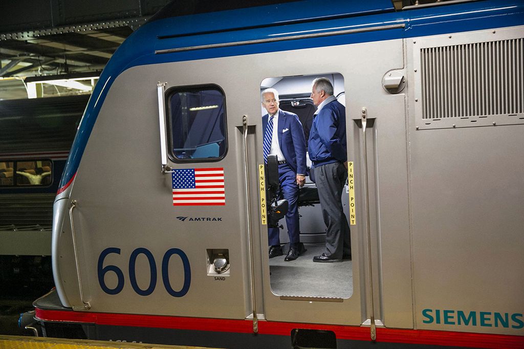 All Aboard! U.S. Vice President Biden Welcomes First Siemens-built Amtrak Locomotive Entering Passenger Service