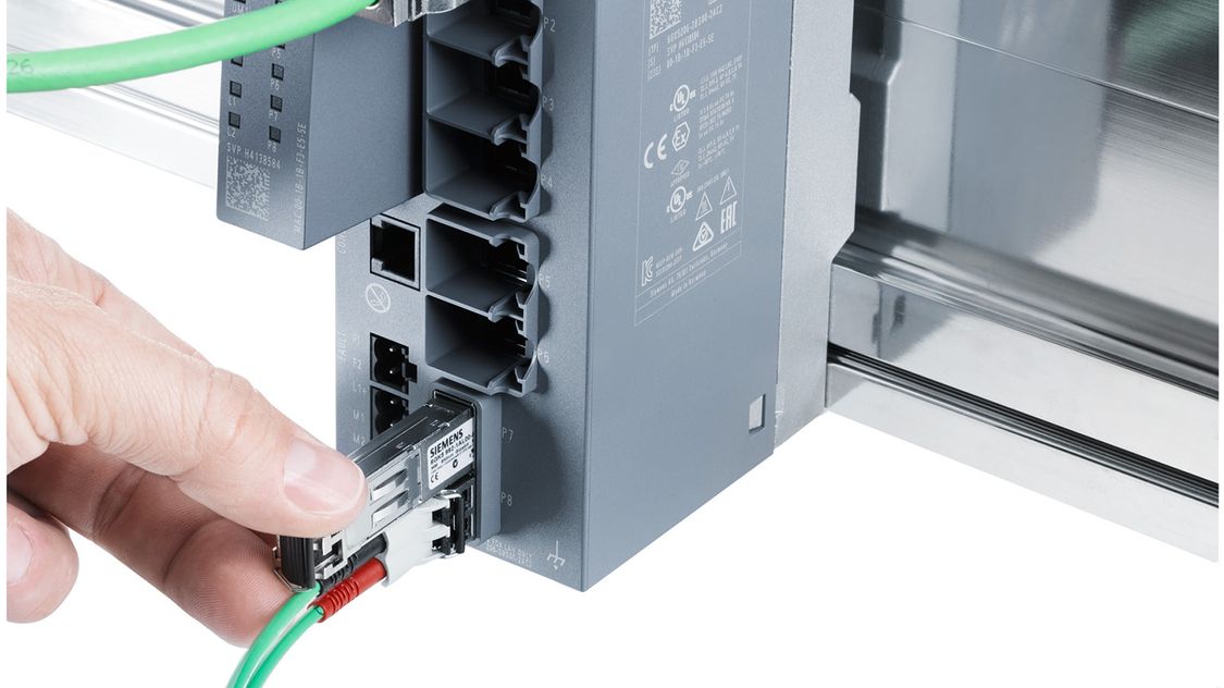 SCALANCE XC206-2SFP с подключаемыми промышленным Ethernet и опто-волоконным кабелями