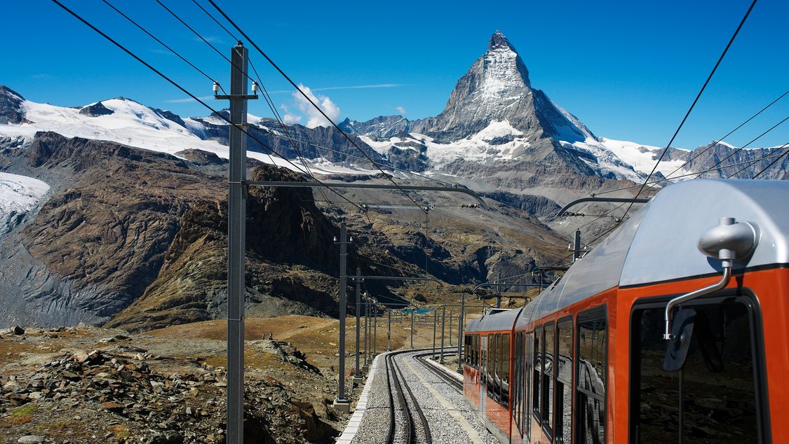 MGBahn fähr in Richtung des Matterhorns