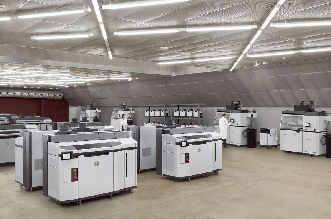 New HP Multi Jet Fusion 5200 3D printing solution in an industrial production environment (Copyright: HP)