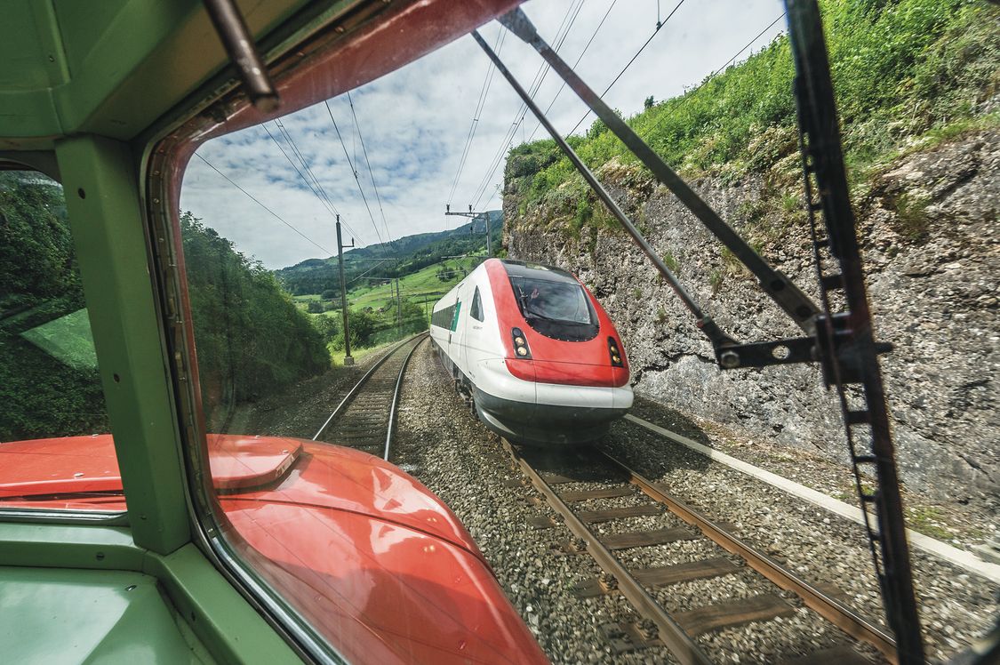 Installed ETCS systems guarantee interoperability across borders, lines and vehicles.