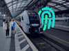 Zwei Frauen stehen auf einem Gleis neben einem Zug im Kölner Hauptbahnhof. Ein großer Fingerabdruck in blau und mint zur rechten Seite des Zuges symbolisiert Cybersicherheit. cybersicherheit-key-visual