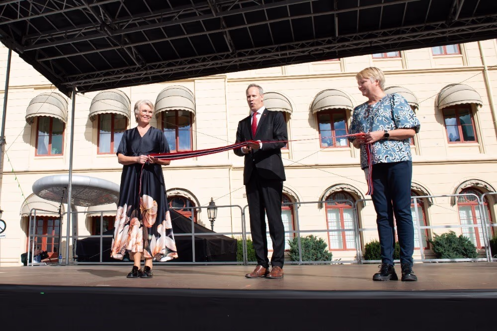 Hanne Anette Stormo, Project Director in Bane NOR, Jon-Ivar Nygård, Minister of Transport in Norway, Bettina Sandvin, Executive Vice President, Bane NOR (taken by Anne Mette Storvik in Bane NOR)