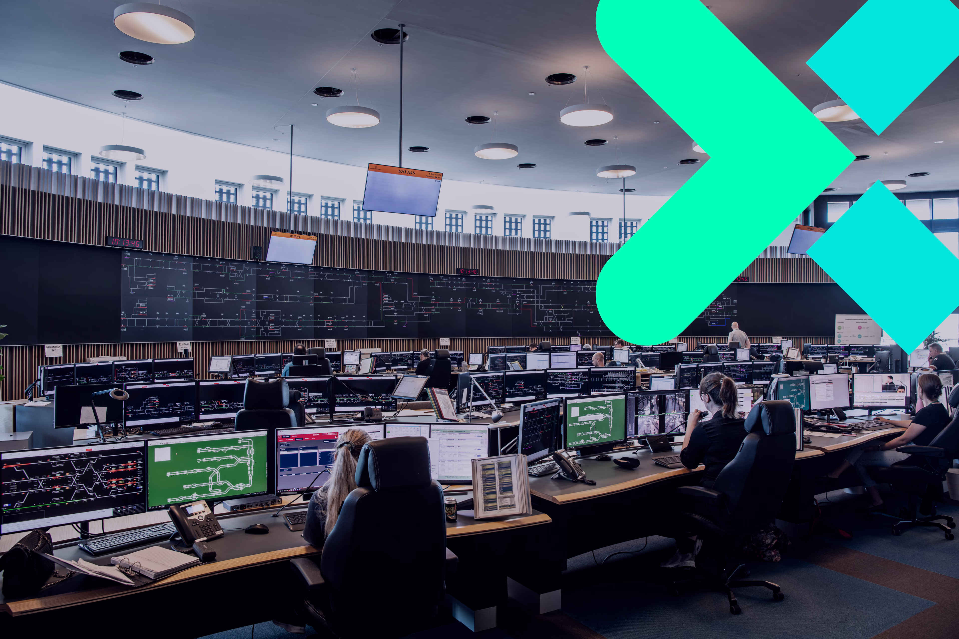Ein Mann arbeitet in einer Leitstelle Visual-Signaling-X-2026