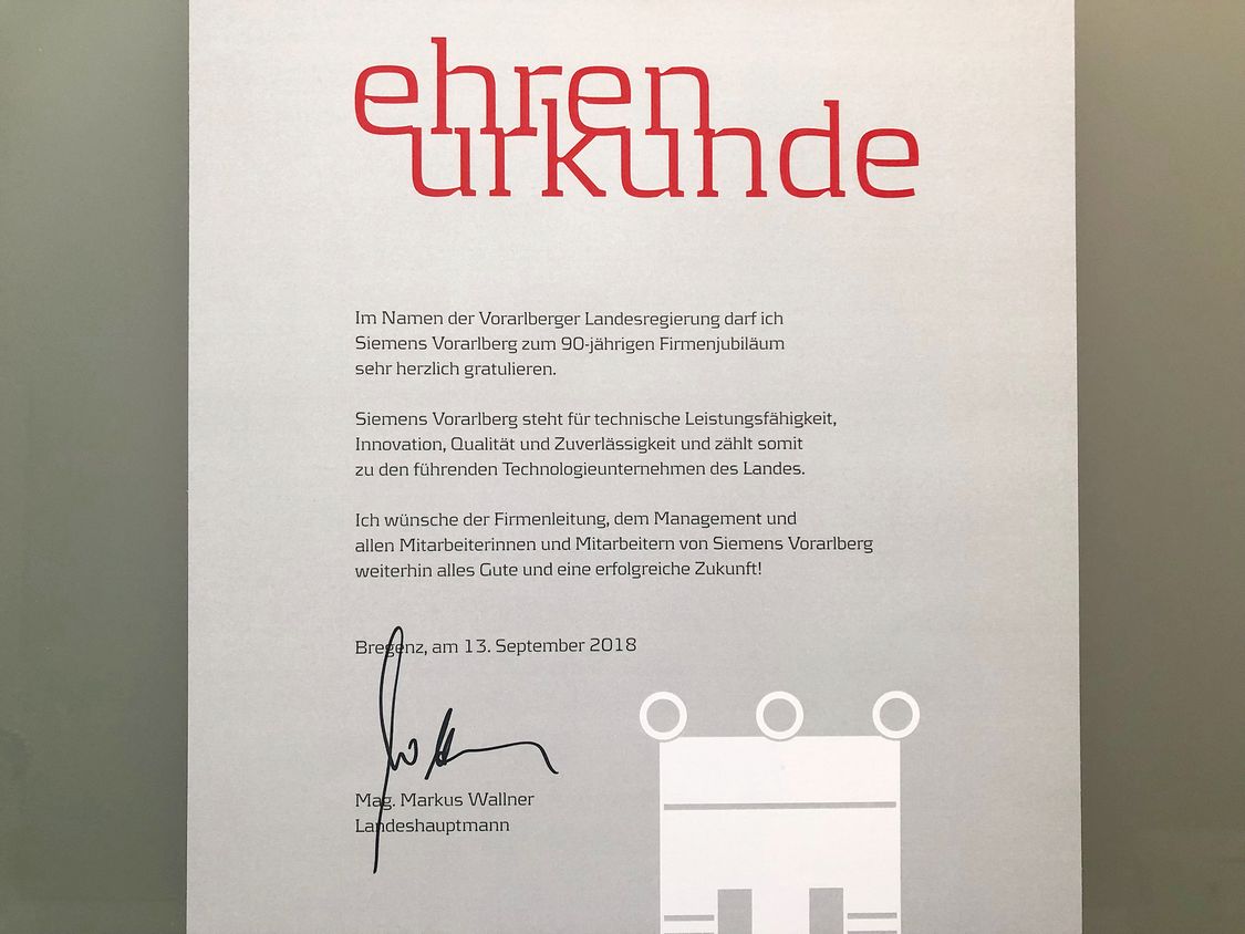 Ehrenurkunde zum 90-jährigen Firmenjubiläum von Siemens in Vorarlberg
