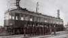 Представители «Общества для изучения вопроса об электрических скоростных железных дорогах» у скоростного локомотива «Сименс», 1903 год