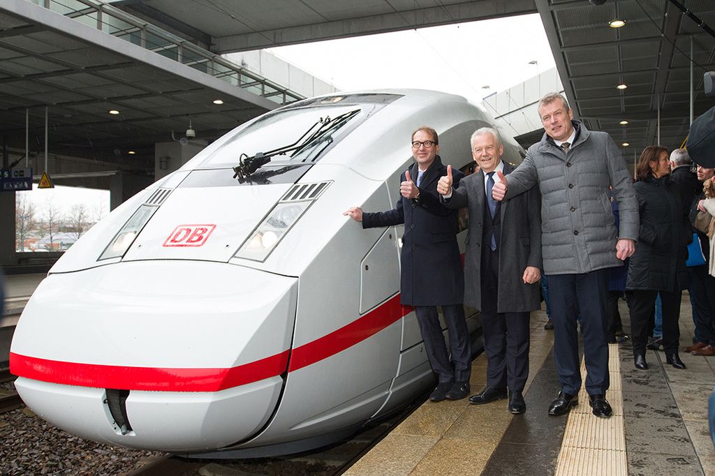 In the picture (from right to left): Jochen Eickholt, CEO of the Siemens Mobility Division, Rüdiger Grube, Chairman and CEO of  Deutsche Bahn, Alexander Dobrindt, the German Minister of Transport and Digital Infrastructure
