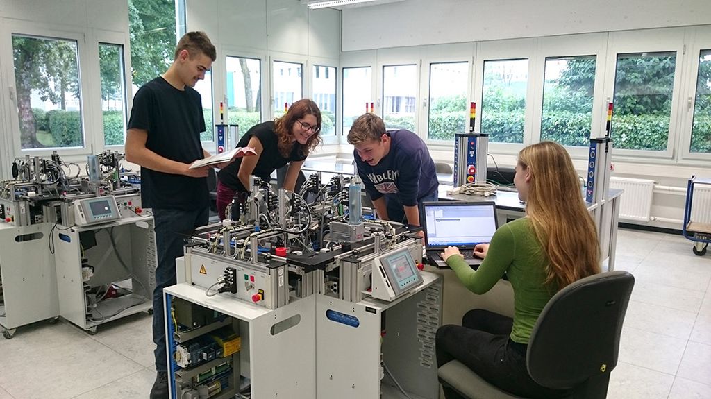 Training year begins at Siemens