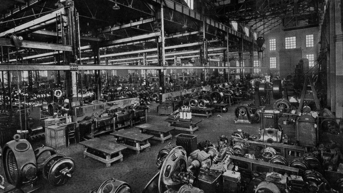 En perfecto orden - Sala de producción de la Fábrica de Cornellá el día de la visita de Alfonso XIII, 1925
