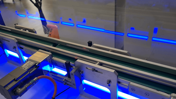 Demonstrator machine that shows how Artificial Intelligence can be used for motion control 