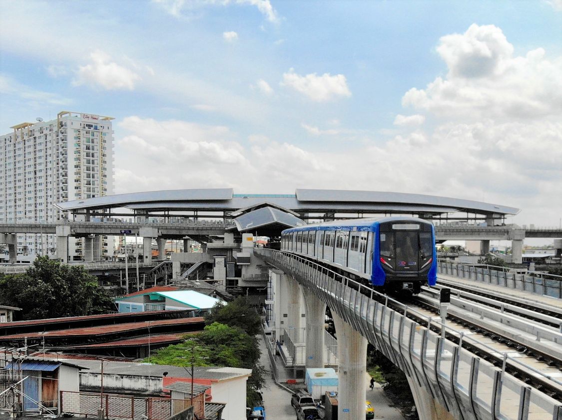 Bild eines Siemens Mobility Metro-Zugs in Bangkok