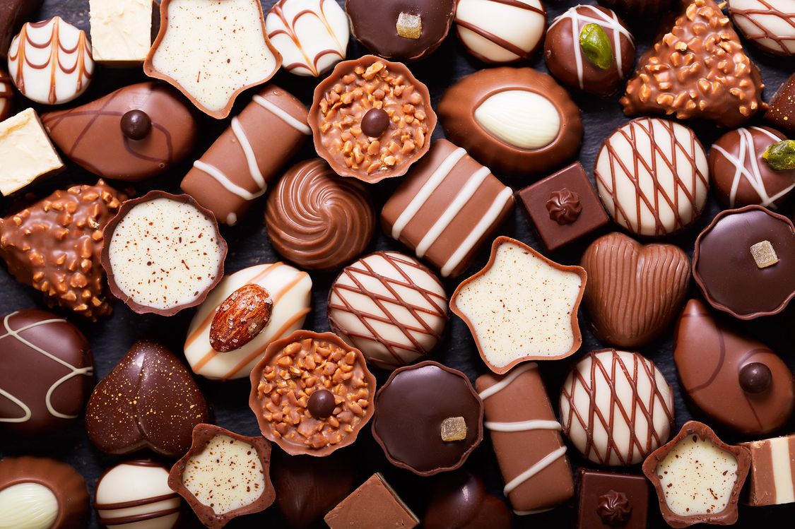 chocolate-production-digital-enterprise-iiot-it-ot-header-mixed-chocolate-candies