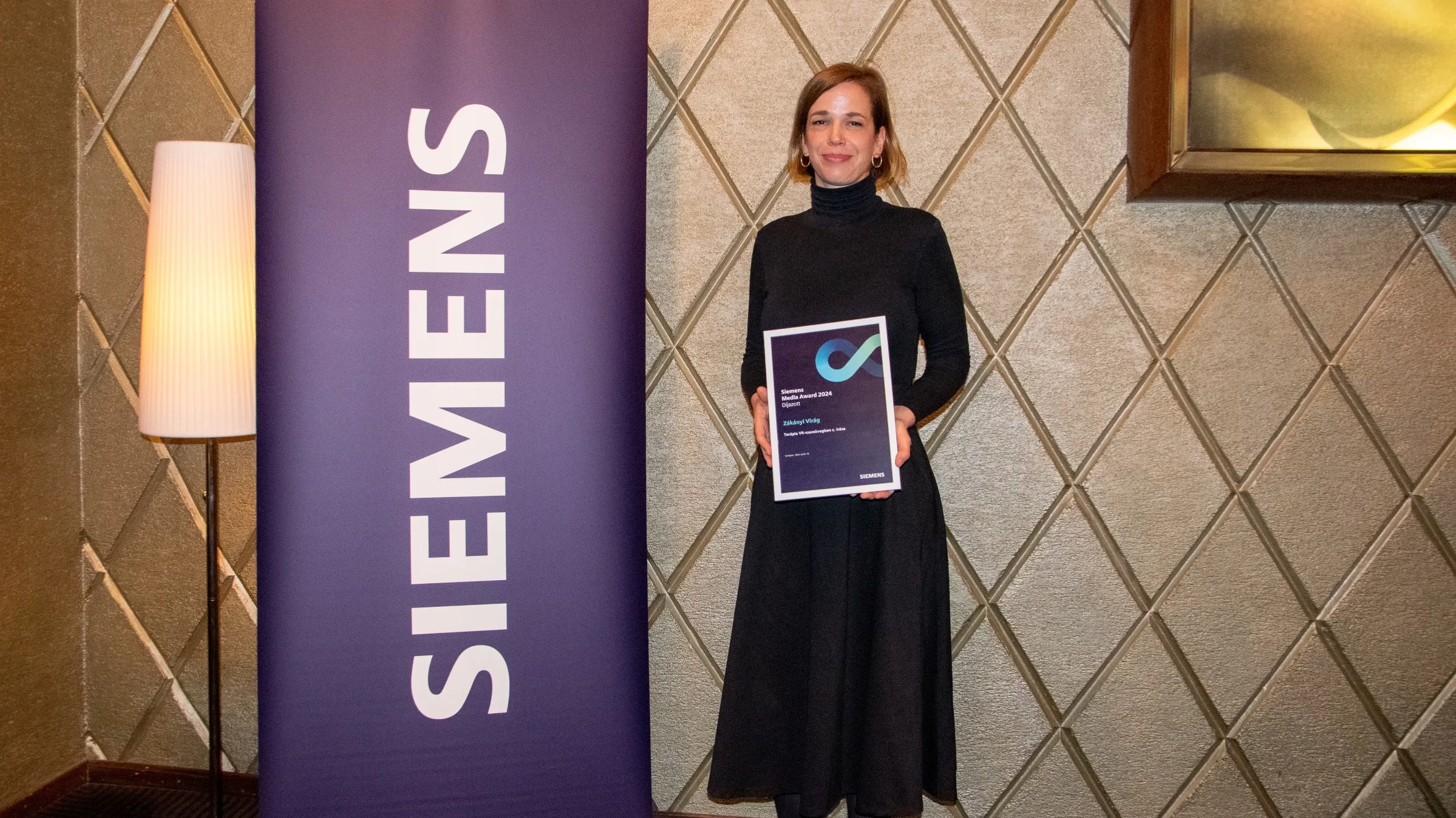 3.	Zákányi Virág a Siemens Media Award magyarországi díjkiosztóján. Forrás: Siemens