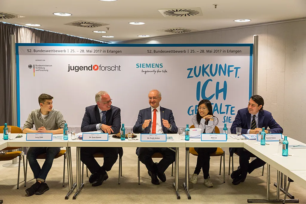 Start frei für das Finale zum Bundeswettbewerb "Jugend forscht" 2017 in Erlangen