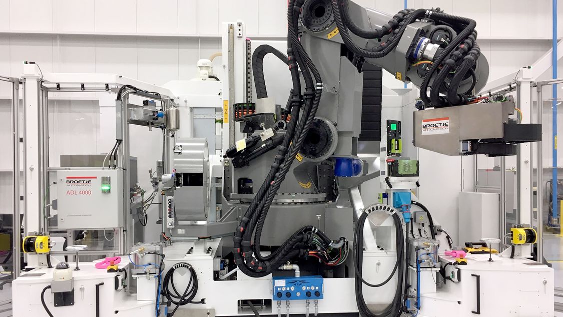Herzstück der Power Robot Assembly Cell (Power RACe) ist ein von Broetje-Automation neu entwickelter 6-Achs-Knickarm-Roboter (Foto: Broetje-Automation)