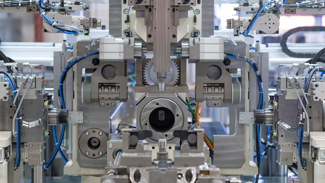 Im Maschinenbau genügt in vielen Fällen ein zentraler Aufbau mit redundanten IO-Kanälen den Anforderungen