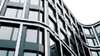 Blick auf moderne Gebäudefassade des DB Schenker Hauptsitzes in Essen, Deutschland