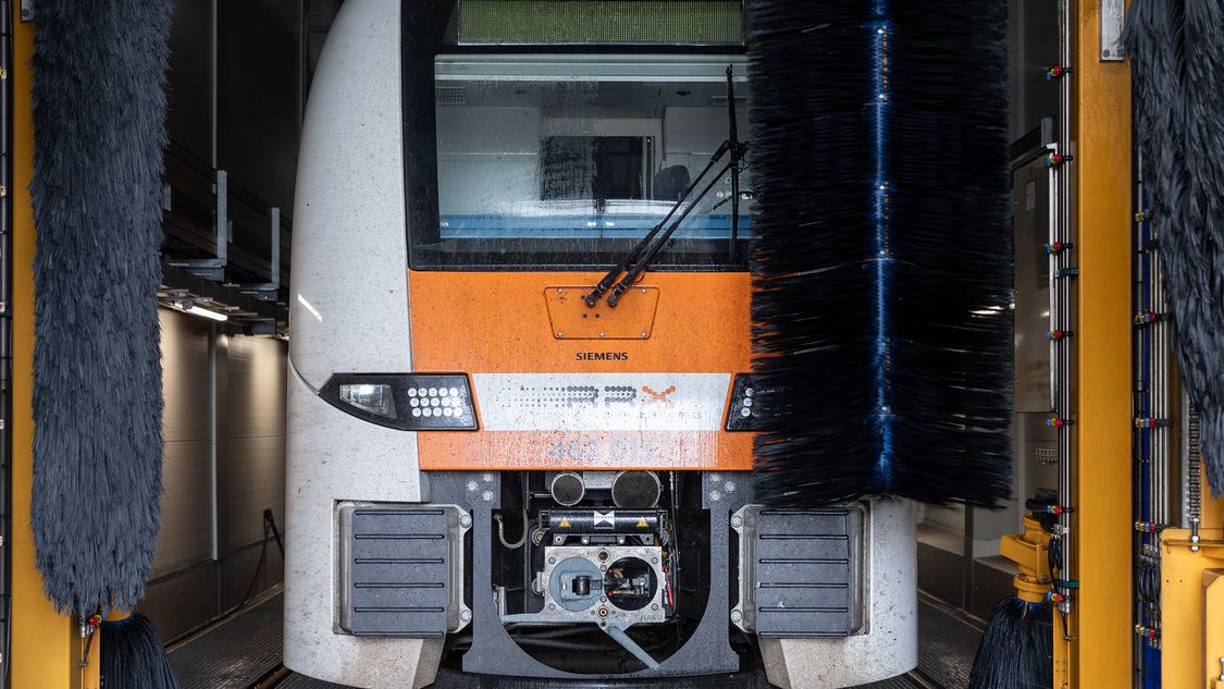 Reinigung von Schienenfahrzeugen im Rail Service Center Dortmund-Eving 