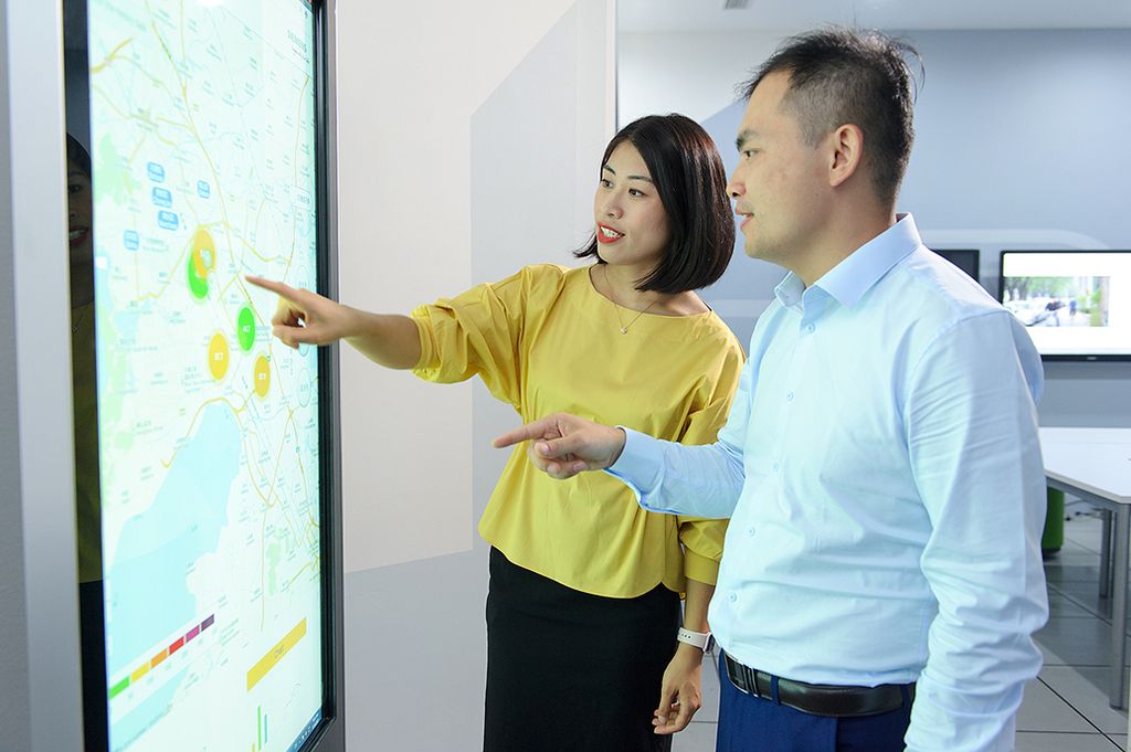 Luo Sha Liu and Hai Liu