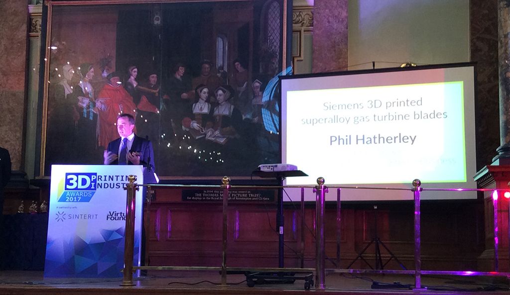 Phil Hatherley, General Manager Materials Solutions – A Siemens business, gives his acceptance speech at the award ceremony in London. 