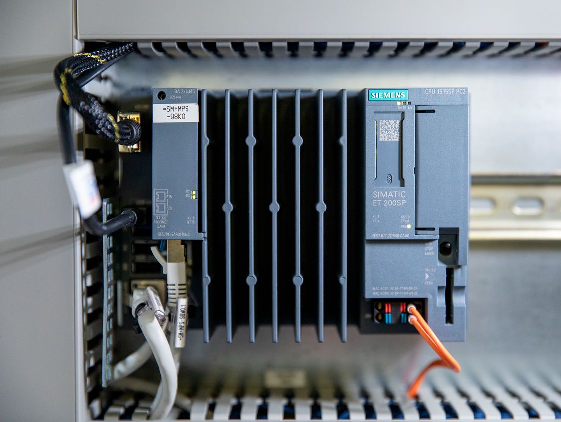 SIMATIC ET 200SP Open Controller der Laser-Tab-Welding-Maschine.