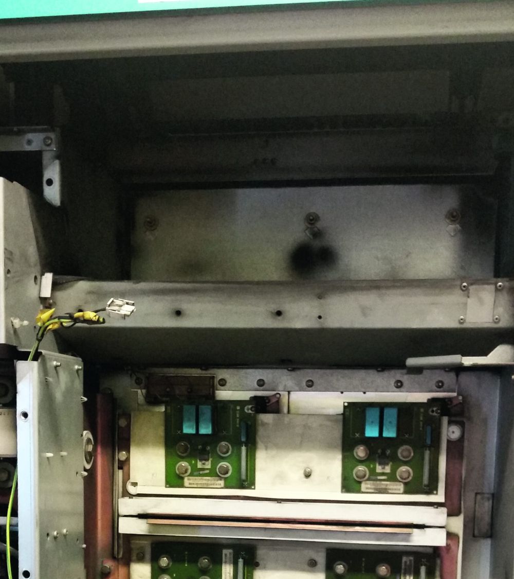 拆卸 MASTERDRIVES 变频驱动装置第三步