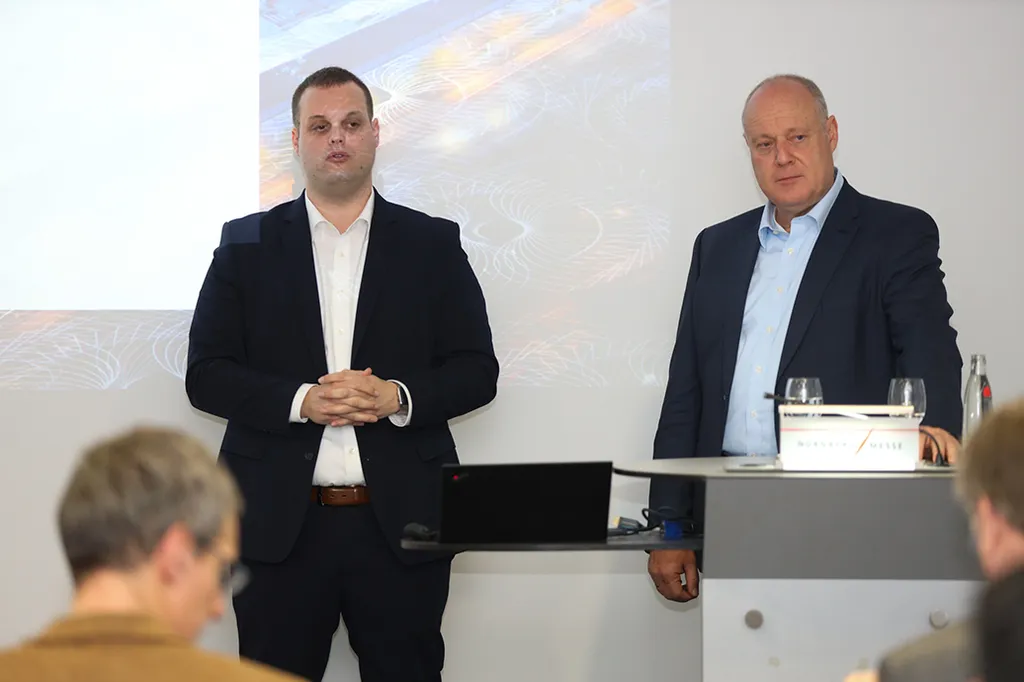 Sander Rotmensen talks with journalists about Industrial 5G