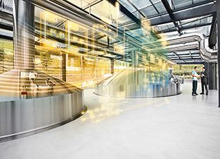 Das Bild zeigt eine digitalisierte Brauerei.