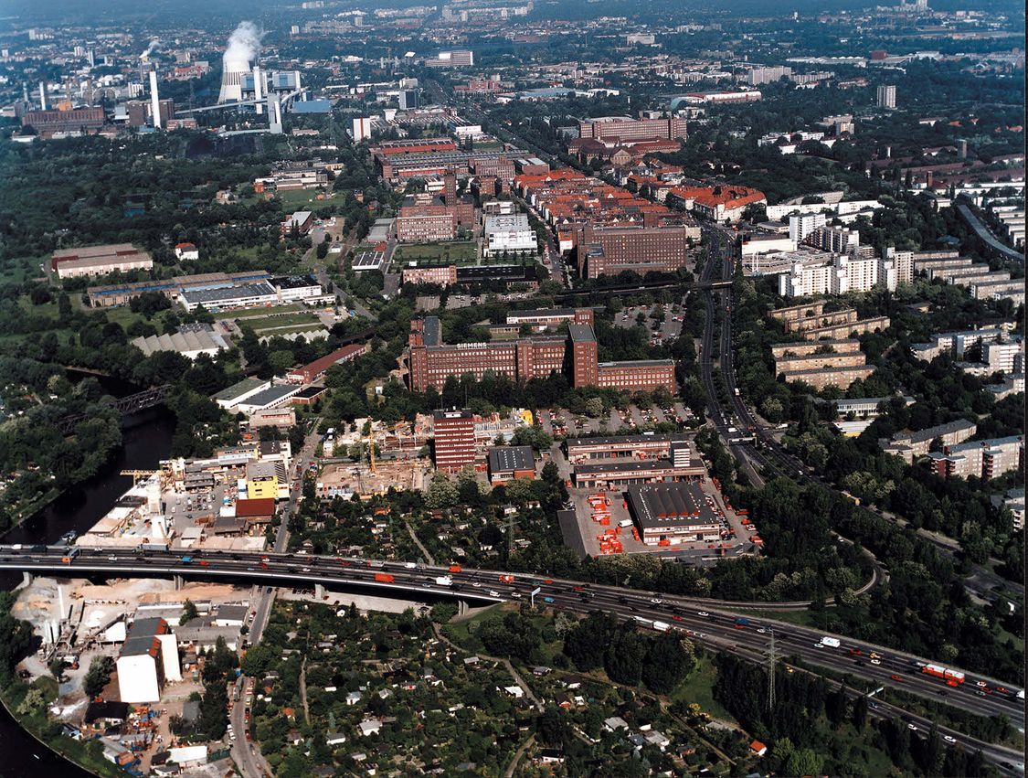 Siemensstadt mit Blick auf Kraftwerk Reuter, 1990