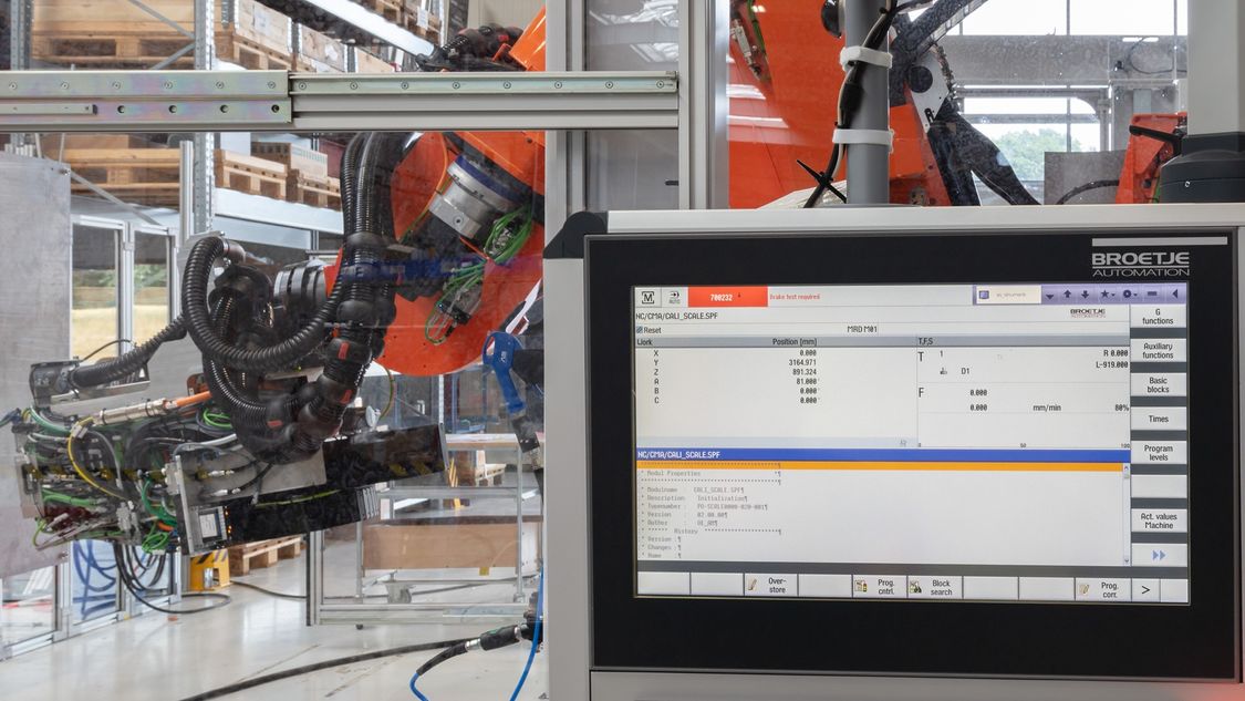 Gesteuert wird der Power RACe von einer im internationalen Flugzeugbau etablierten Premium-CNC Sinumerik 840D sl von Siemens (Foto: Siemens)