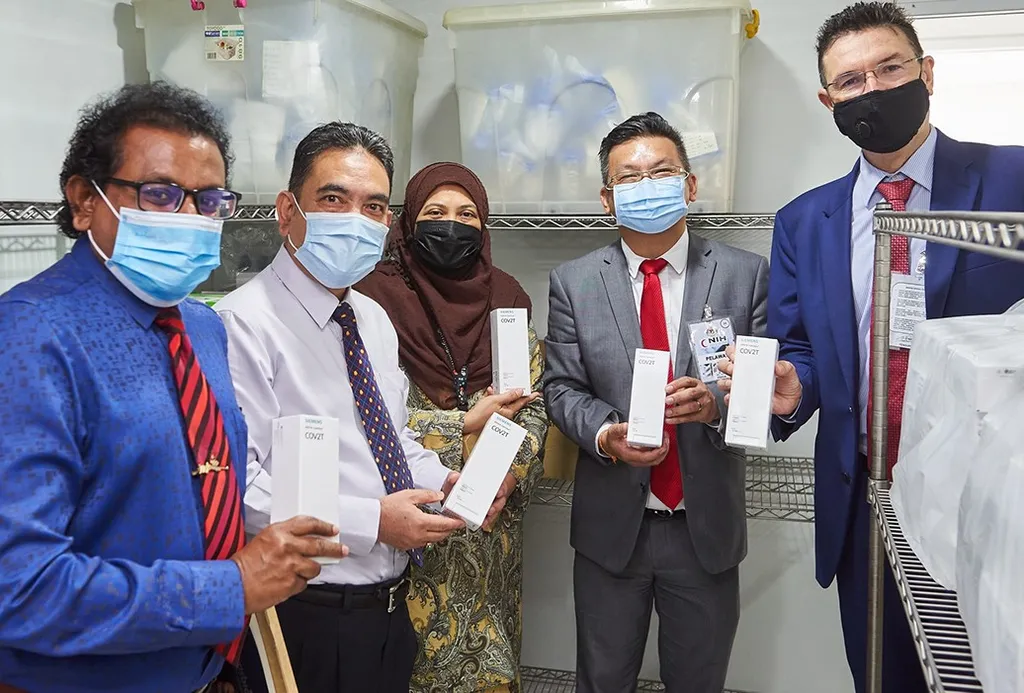 Siemens Group Of Companies In Malaysia Donate Covid 19 Test Kits To The Ministry Of Health Press Company Siemens