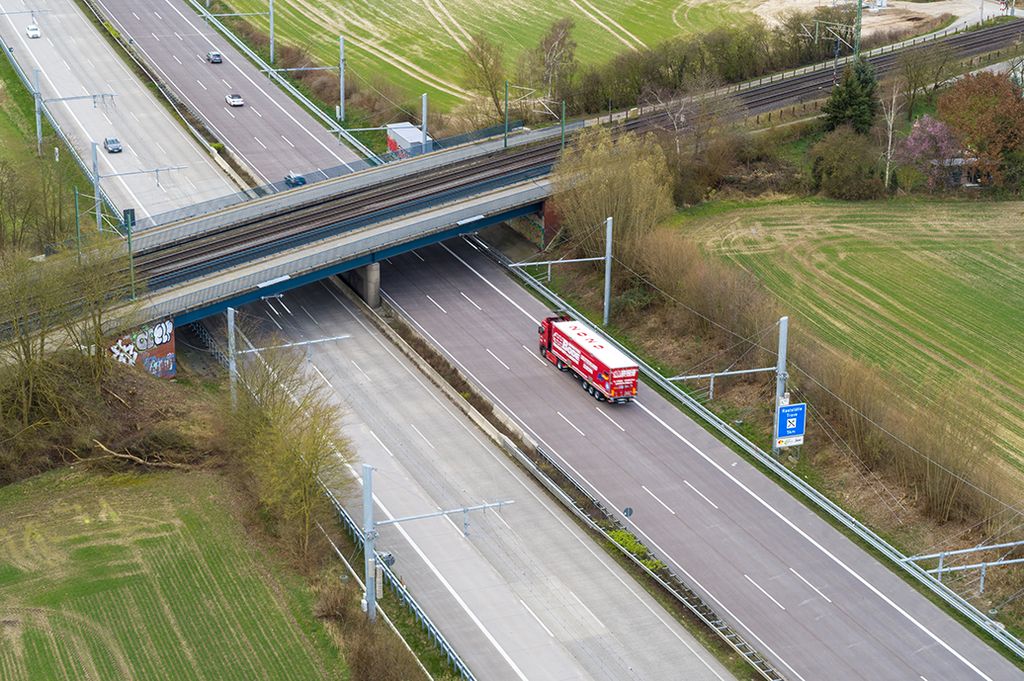 eHighway Solutions for electrified road freight transport Press