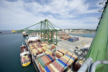 Контейнерный порт в Португалии