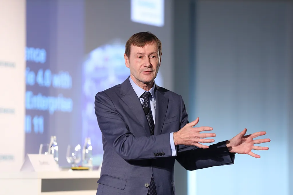 Klaus Helmrich auf der Pressekonferenz im Rahmen der SPS 2019