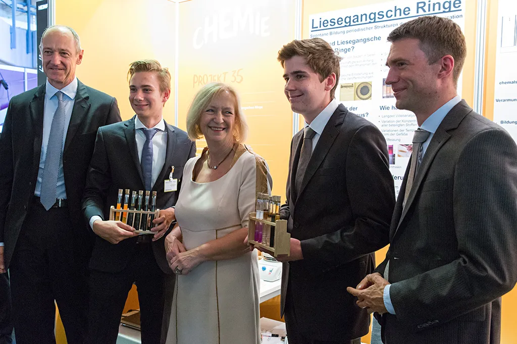 Rundgang beim Bundesfinale von Jugend forscht in Erlangen