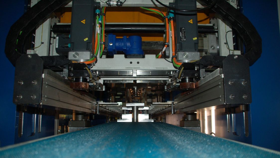 Press automation – fast, synchronized and safe