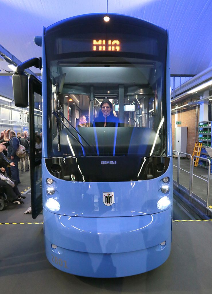 Neue Tram am Start: München und Siemens stellen ersten Avenio vor