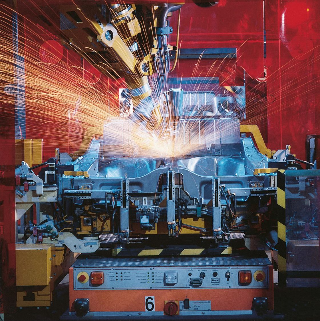 en verktygsmaskin i produktion i en fabrik