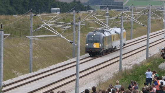 2006: ES64U4 - konstrukcja Siemensa pobija światowy rekord prędkości lokomotywy - 357 km/h
