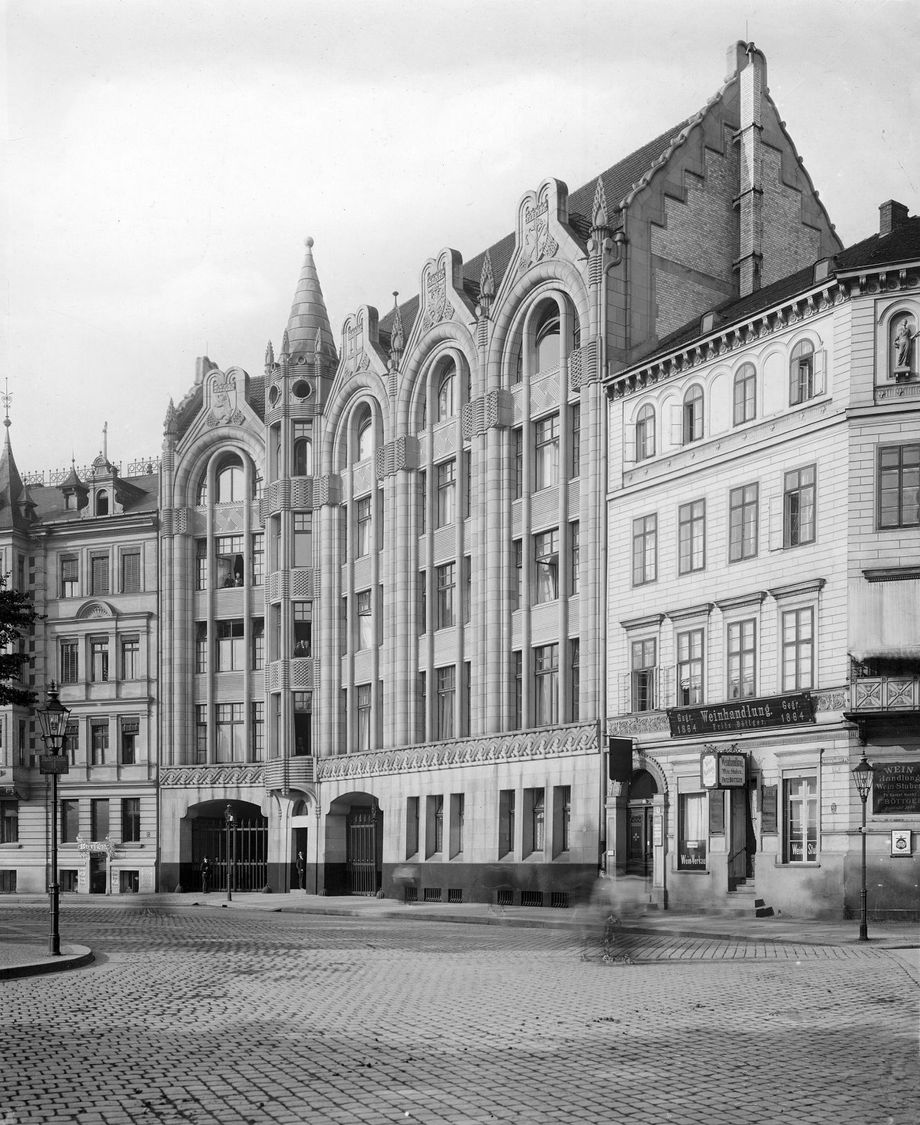 Administration building at Askanischer Platz, Berlin, 1901
