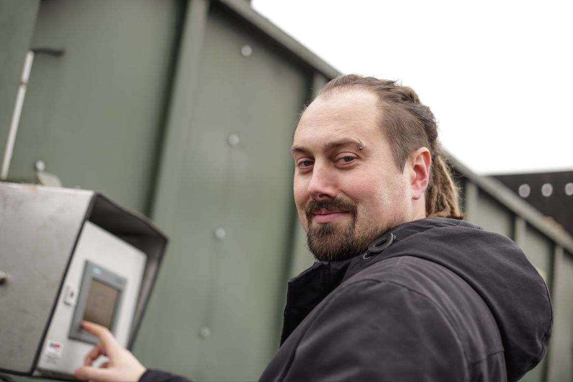 Daniel Schwier, Geschäftsführer SDS tec, an HMI